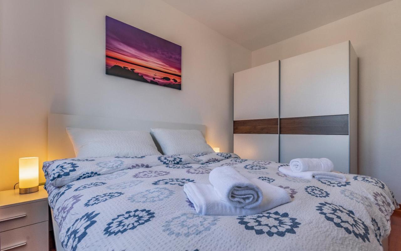 Apartment Green Pula, Family Friendly, Comfortable, Free Parking And Wifi ภายนอก รูปภาพ